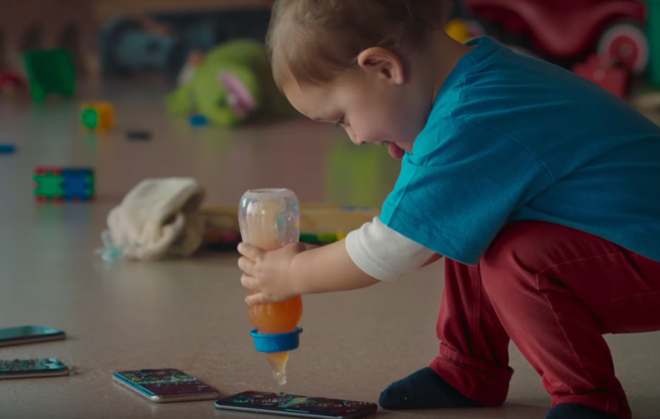 Samsung провел краш-тест детском саду
